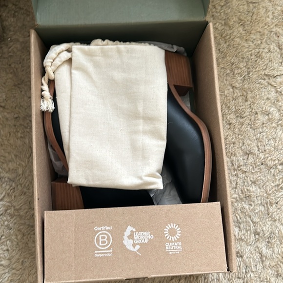 Nisolo - Picture 5 of 8